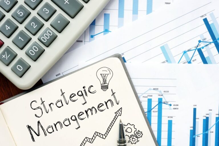 Zarządzanie strategiczne – co to jest i jak przekłada strategię na działanie i wyniki?